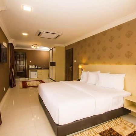 New Kesuma Villa Exclusive Stay Parit Raja Exterior photo