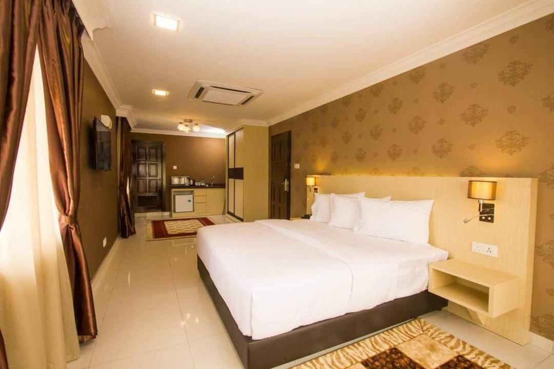 New Kesuma Villa Exclusive Stay Parit Raja Exterior photo